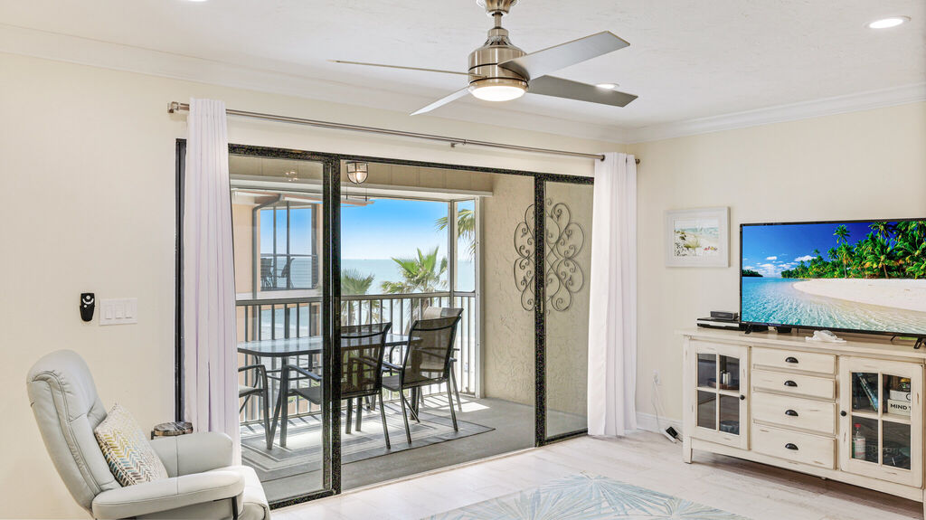 2 Condominium vacation rental located in Anna Maria Island 1