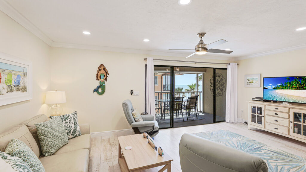 2 Condominium vacation rental located in Anna Maria Island 1