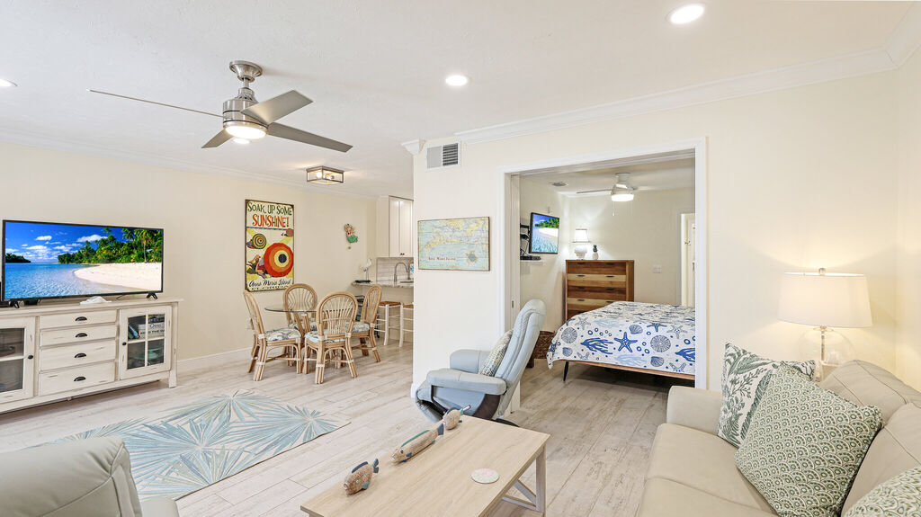 2 Condominium vacation rental located in Anna Maria Island 1