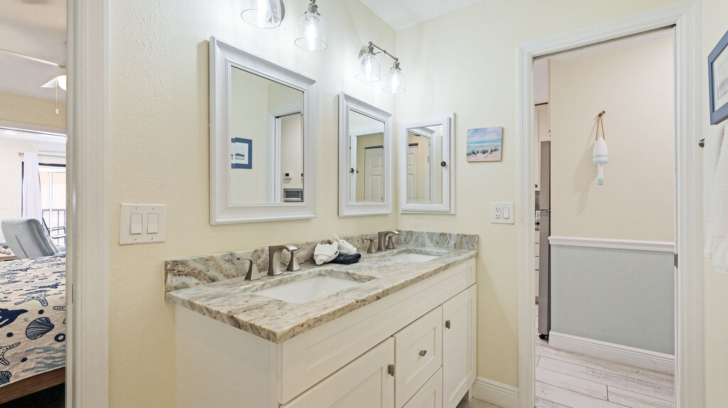 2 Condominium vacation rental located in Anna Maria Island 1