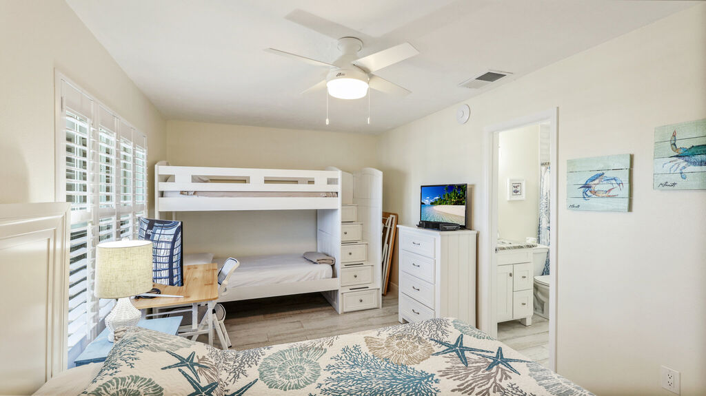 2 Condominium vacation rental located in Anna Maria Island 1