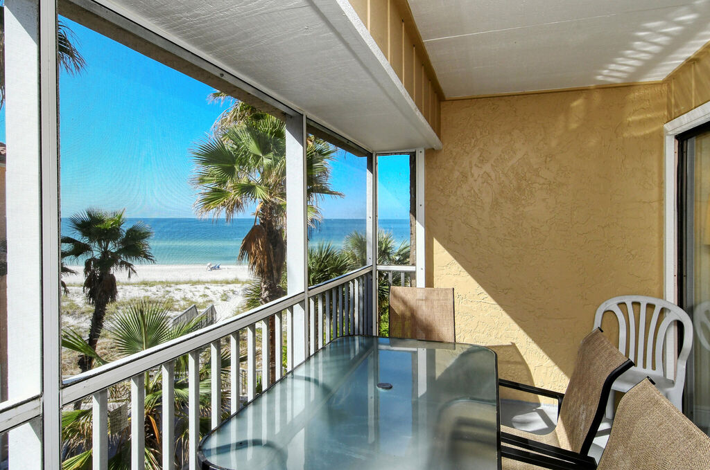 2 Condominium vacation rental located in Anna Maria Island 1