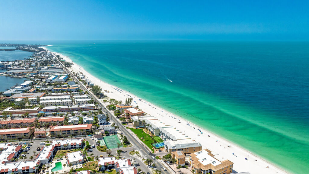 2 Condominium vacation rental located in Anna Maria Island 1