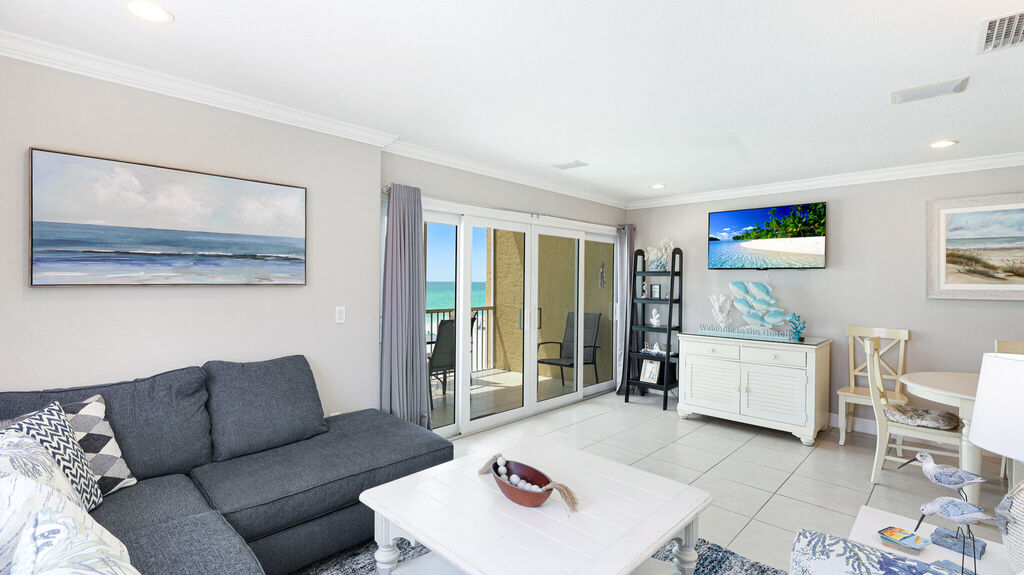 2 Condominium vacation rental located in Anna Maria Island 1