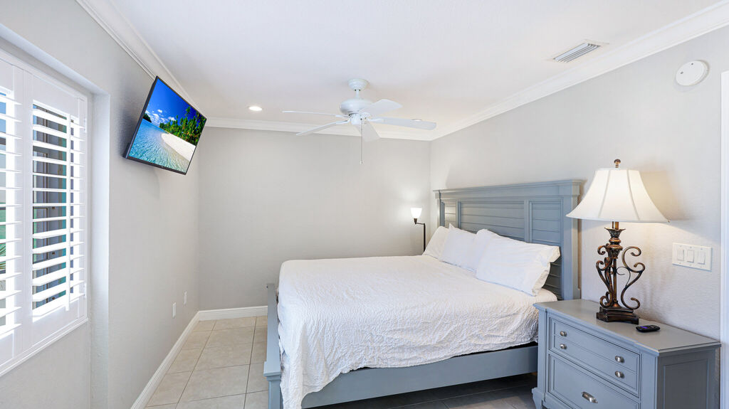 2 Condominium vacation rental located in Anna Maria Island 1