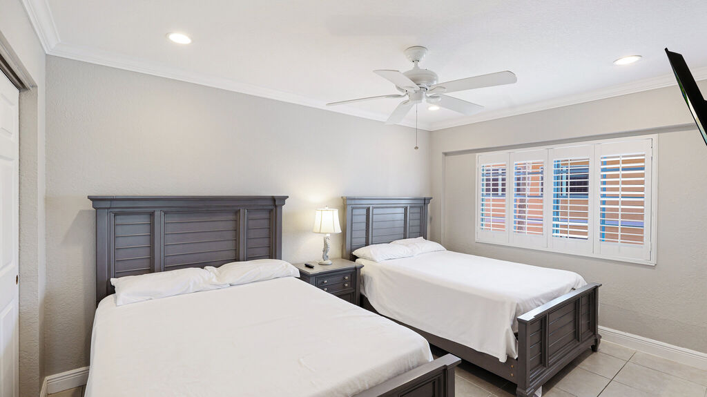2 Condominium vacation rental located in Anna Maria Island 1