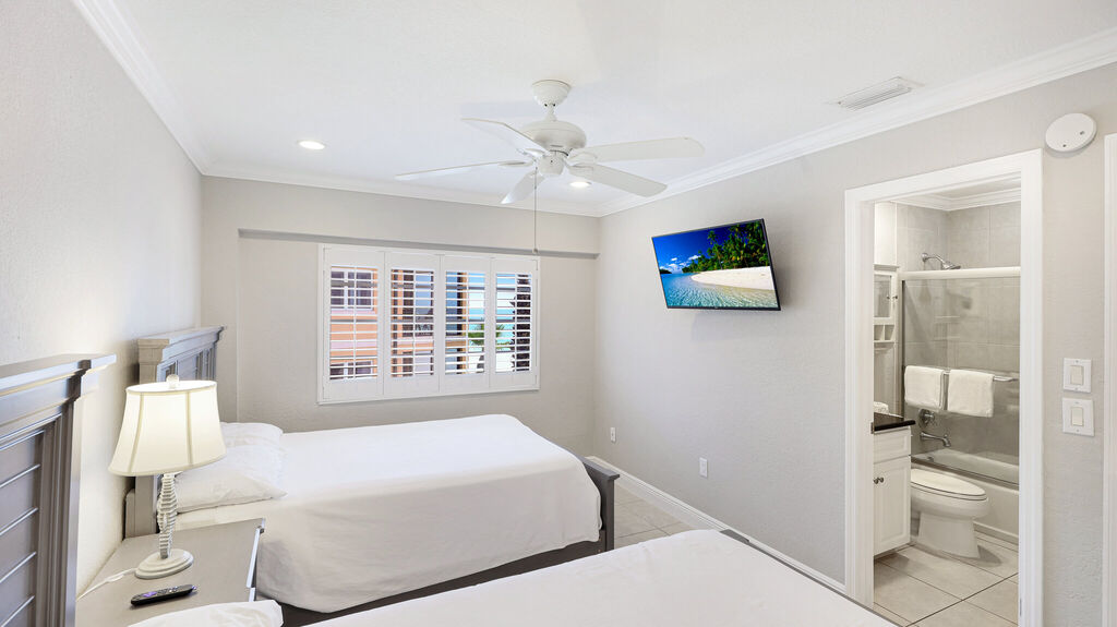 2 Condominium vacation rental located in Anna Maria Island 1