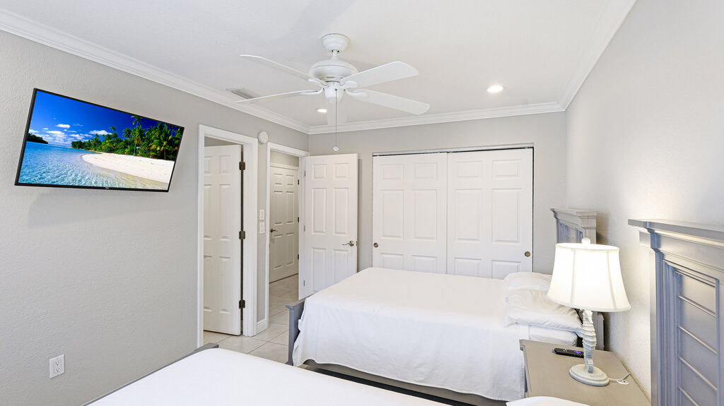 2 Condominium vacation rental located in Anna Maria Island 1
