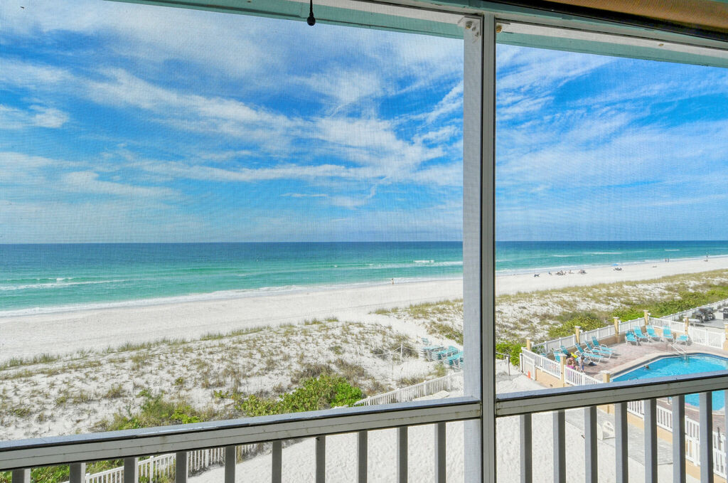 2 Condominium vacation rental located in Anna Maria Island 1