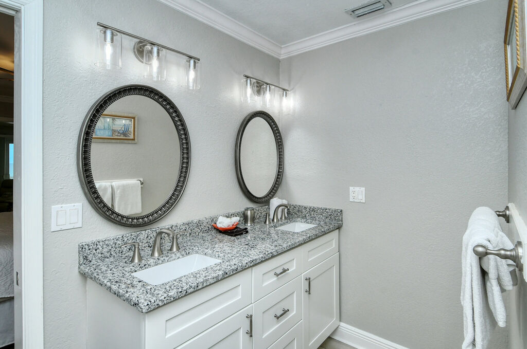 2 Condominium vacation rental located in Anna Maria Island 1