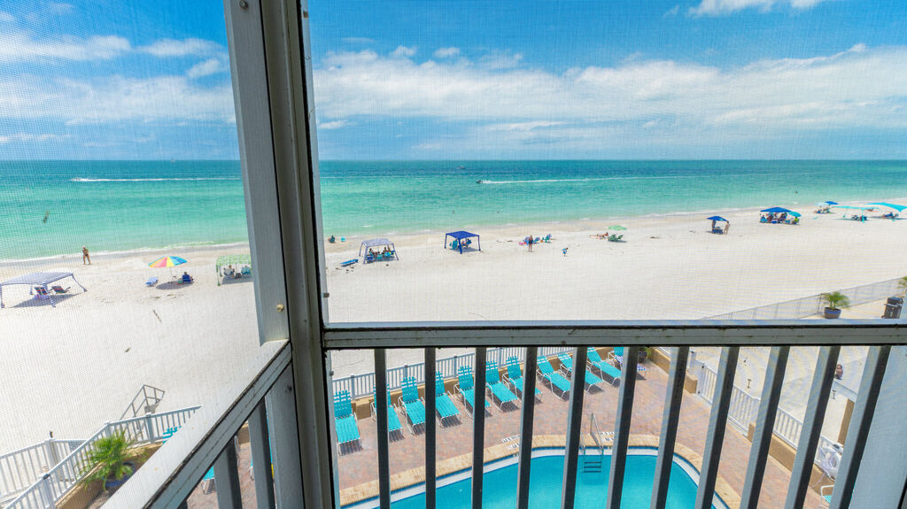 2 Condominium vacation rental located in Anna Maria Island 1