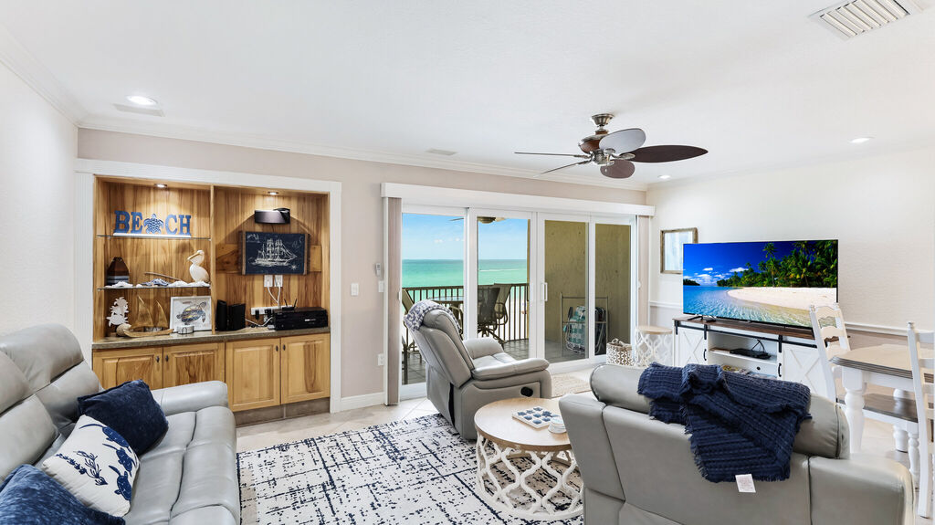 2 Condominium vacation rental located in Anna Maria Island 1