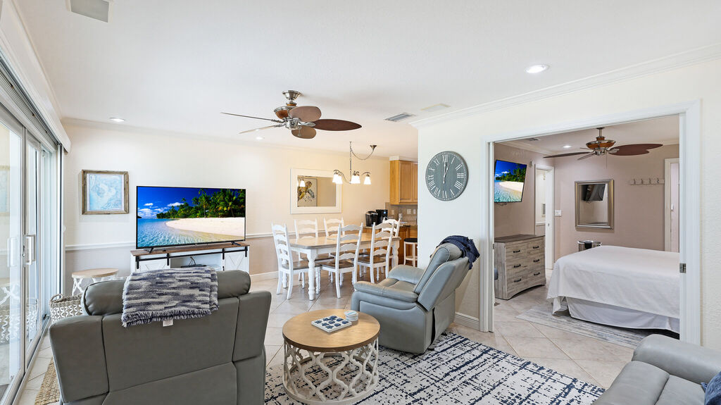 2 Condominium vacation rental located in Anna Maria Island 1