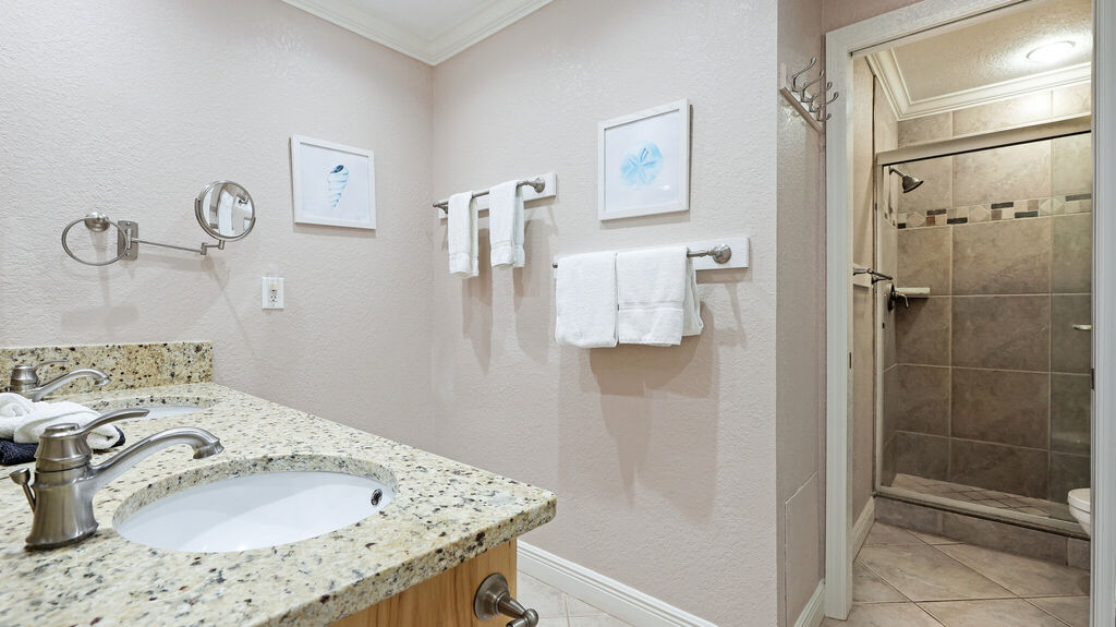 2 Condominium vacation rental located in Anna Maria Island 1