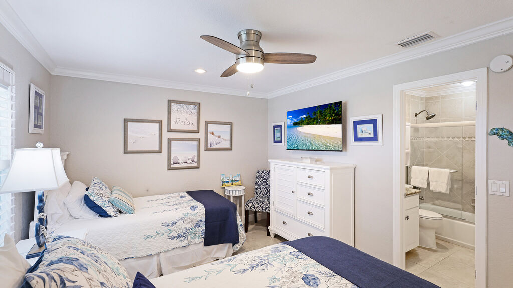 2 Condominium vacation rental located in Anna Maria Island 1