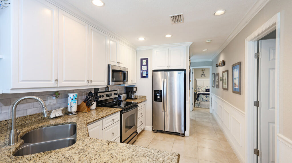2 Condominium vacation rental located in Anna Maria Island 1