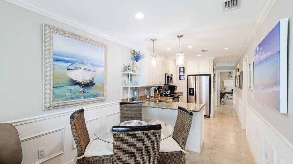 2 Condominium vacation rental located in Anna Maria Island 1