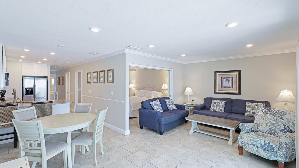 2 Condominium vacation rental located in Anna Maria Island 1
