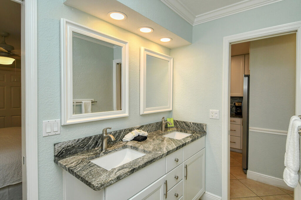 2 Condominium vacation rental located in Anna Maria Island 1