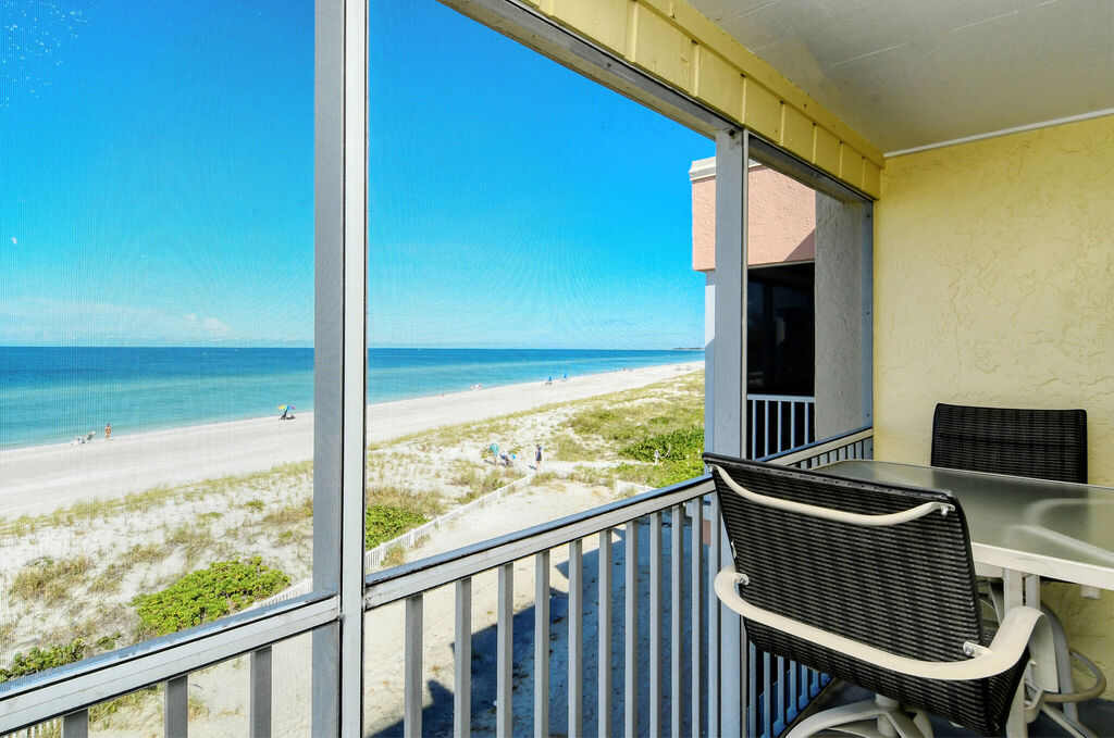 2 Condominium vacation rental located in Anna Maria Island 1