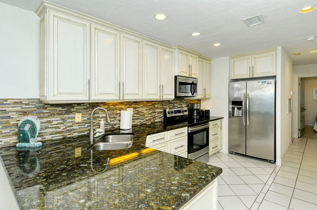 2 Condominium vacation rental located in Anna Maria Island 1