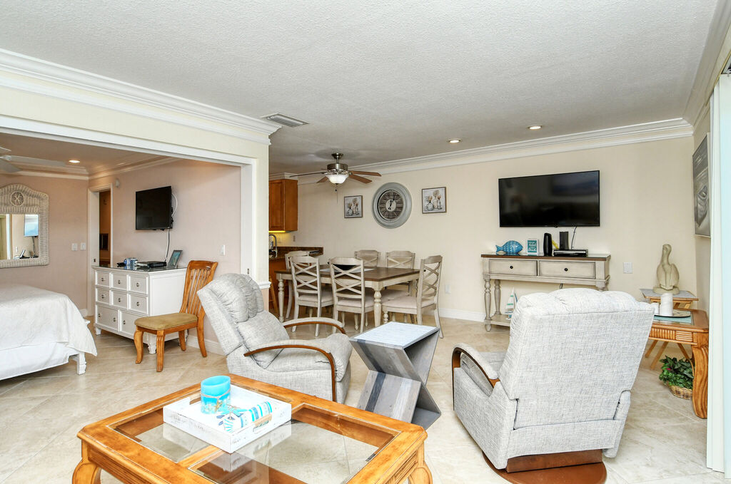 2 Condominium vacation rental located in Anna Maria Island 1