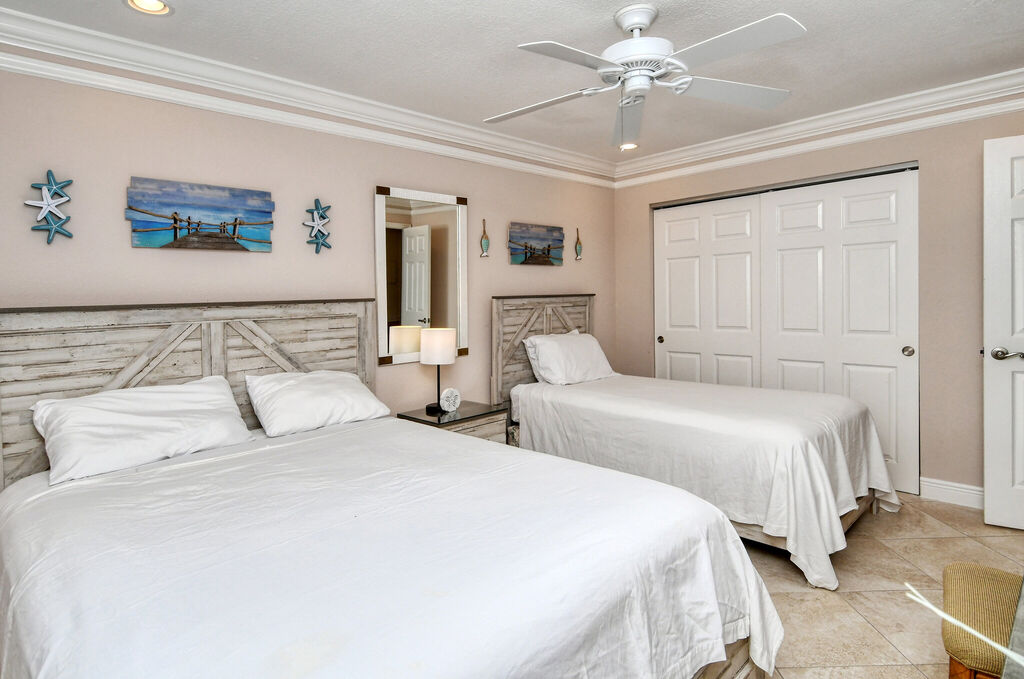 2 Condominium vacation rental located in Anna Maria Island 1