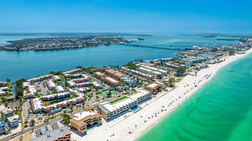 2 Condominium vacation rental located in Anna Maria Island 1