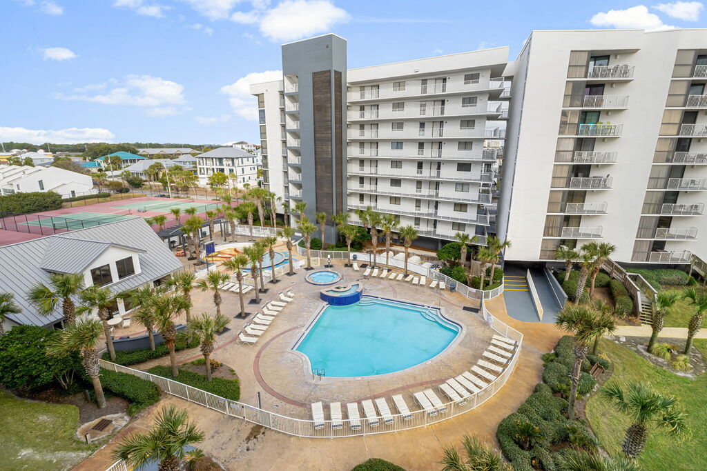 4 Condominium vacation rental located in Destin 1