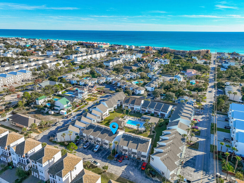 2 Condominium vacation rental located in Destin 1
