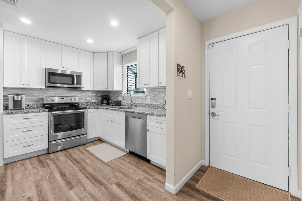 2 Condominium vacation rental located in Destin 1