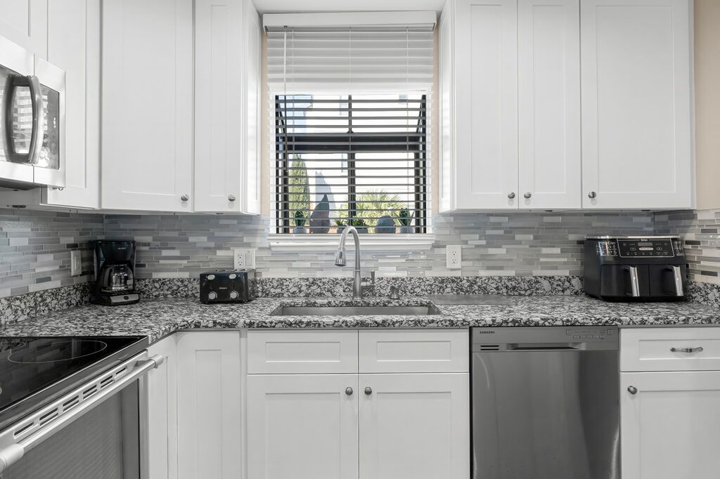 2 Condominium vacation rental located in Destin 1