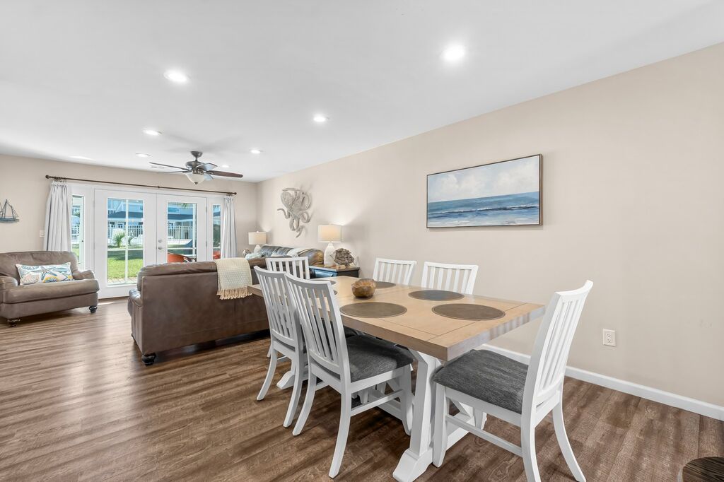 2 Condominium vacation rental located in Destin 1