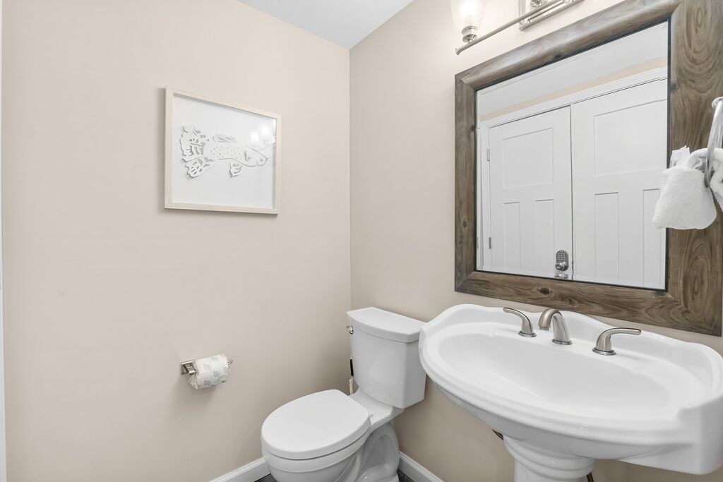 2 Condominium vacation rental located in Destin 1