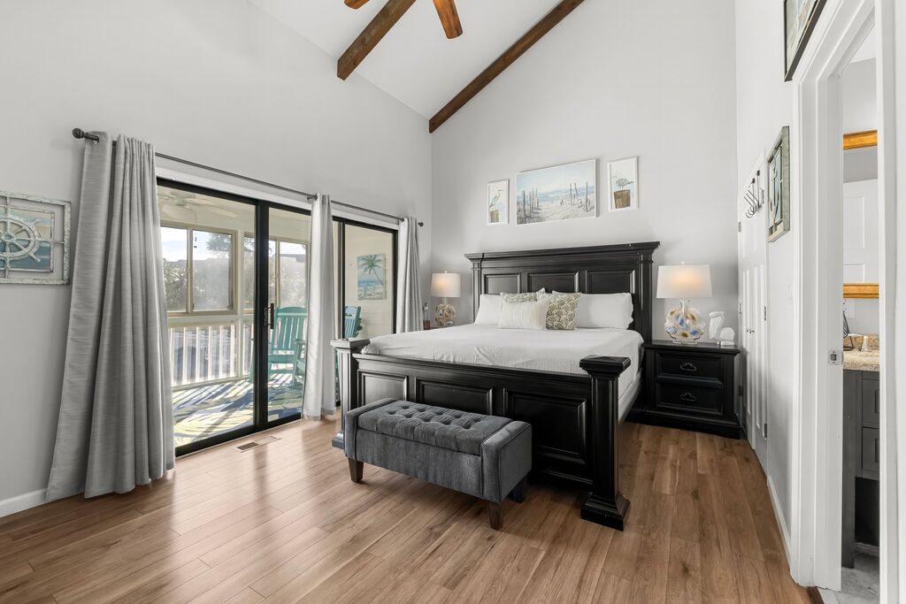 2 Condominium vacation rental located in Destin 1