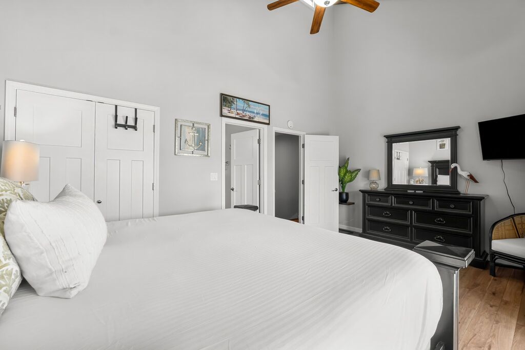 2 Condominium vacation rental located in Destin 1