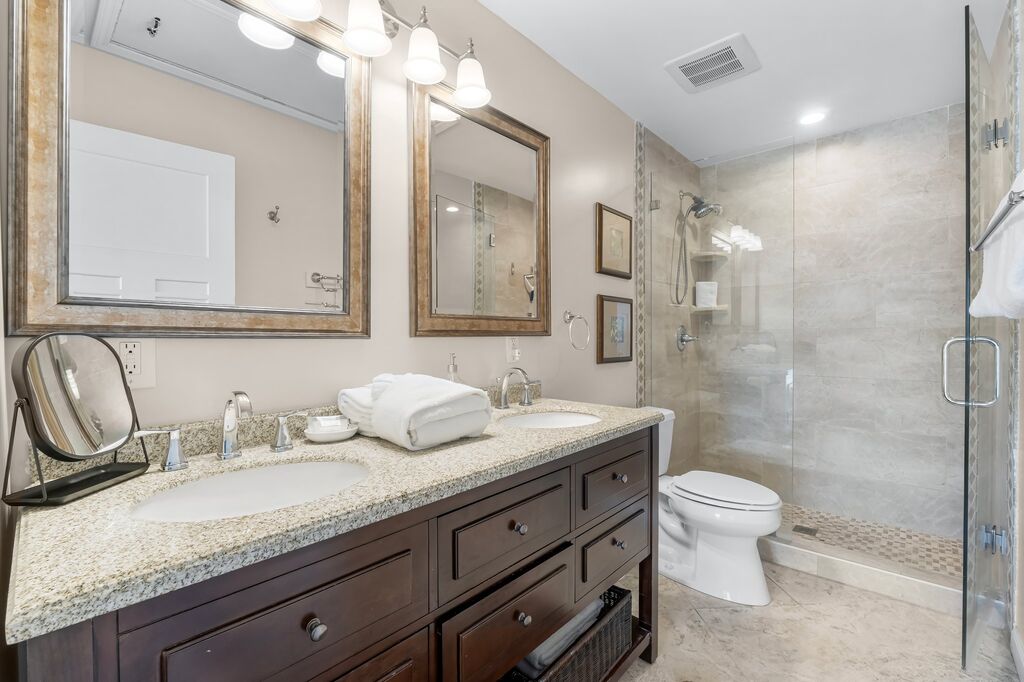 2 Condominium vacation rental located in Destin 1