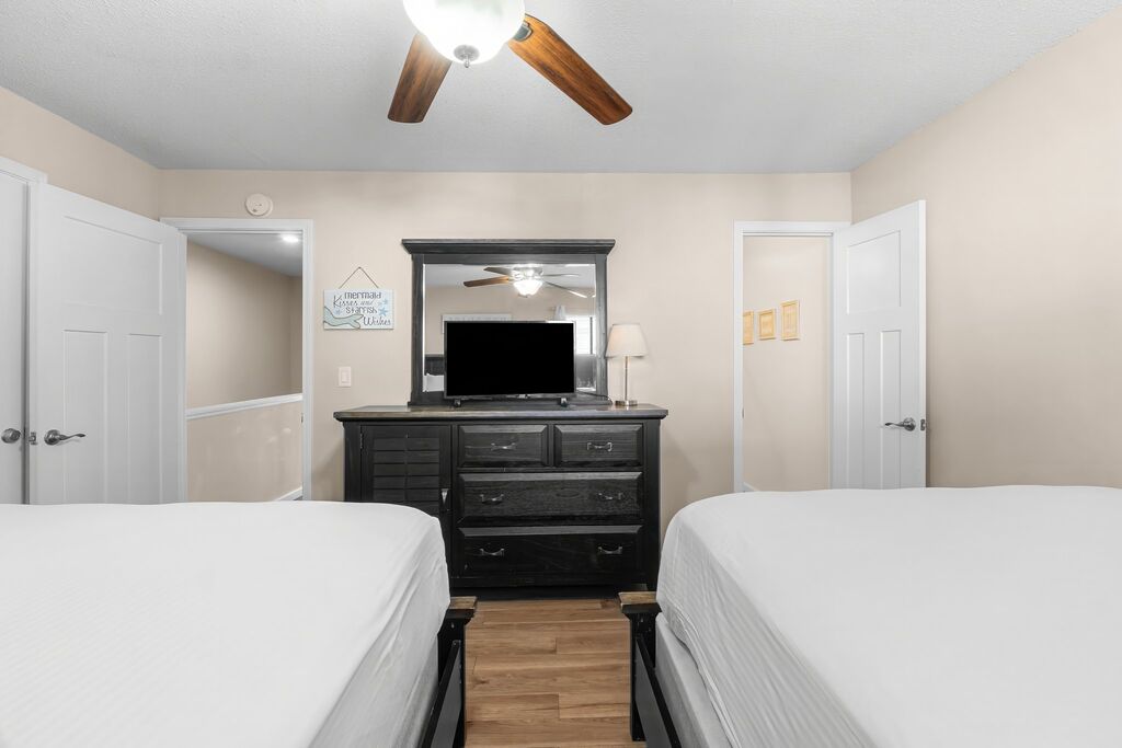 2 Condominium vacation rental located in Destin 1