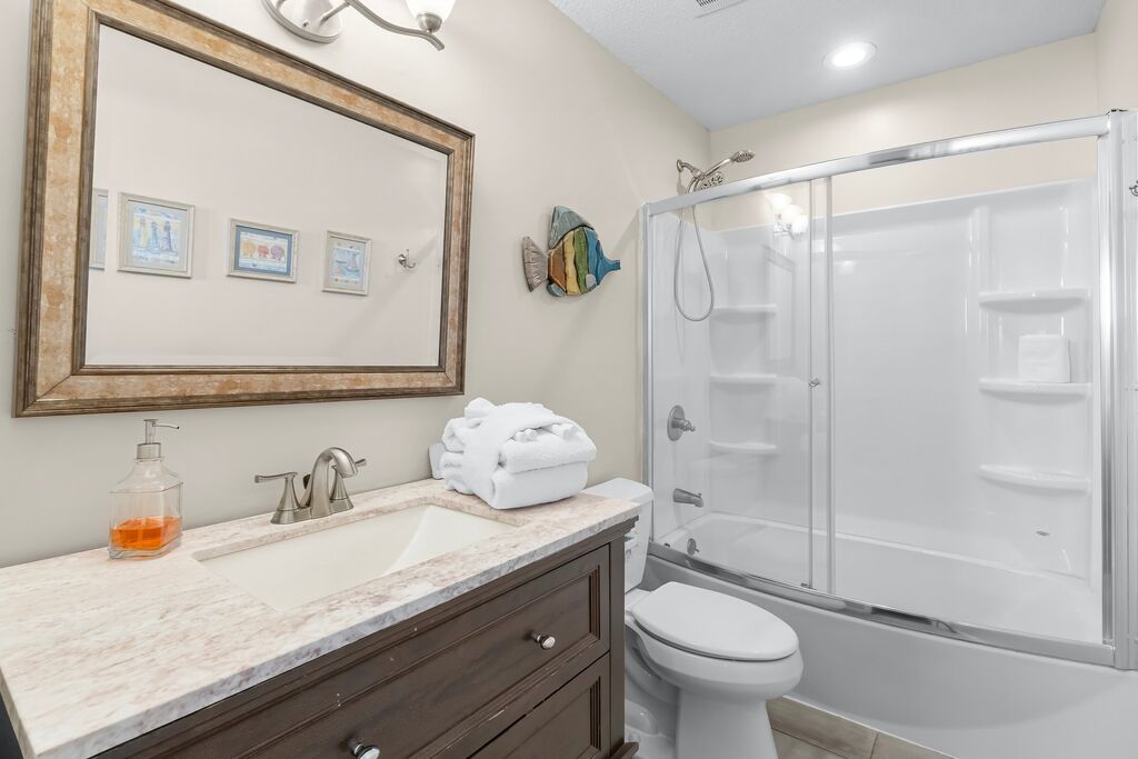 2 Condominium vacation rental located in Destin 1