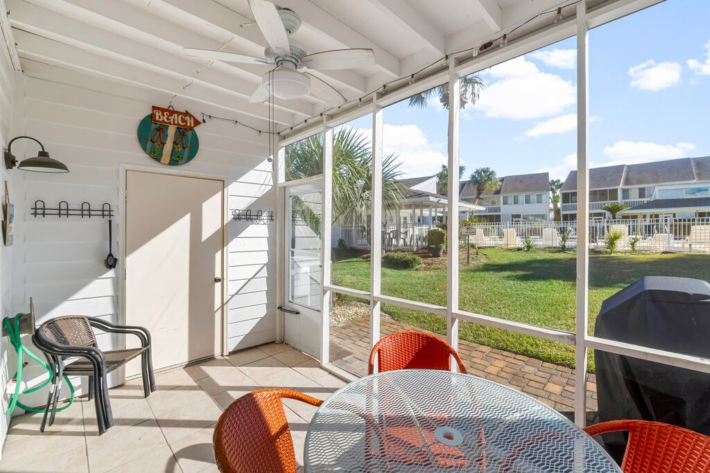 2 Condominium vacation rental located in Destin 1