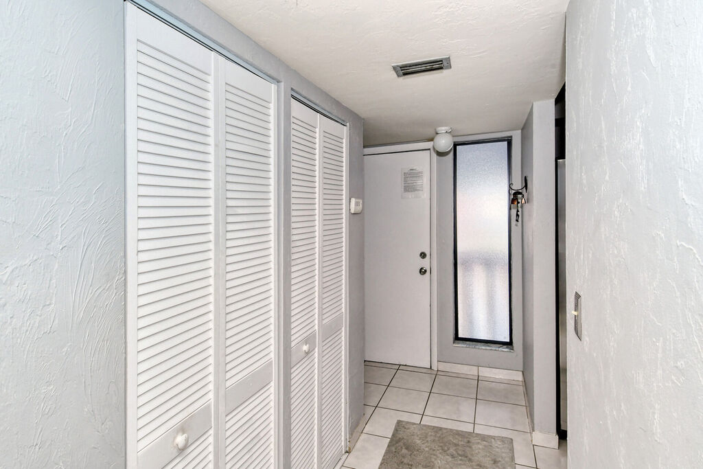 2 Condominium vacation rental located in Anna Maria Island 1