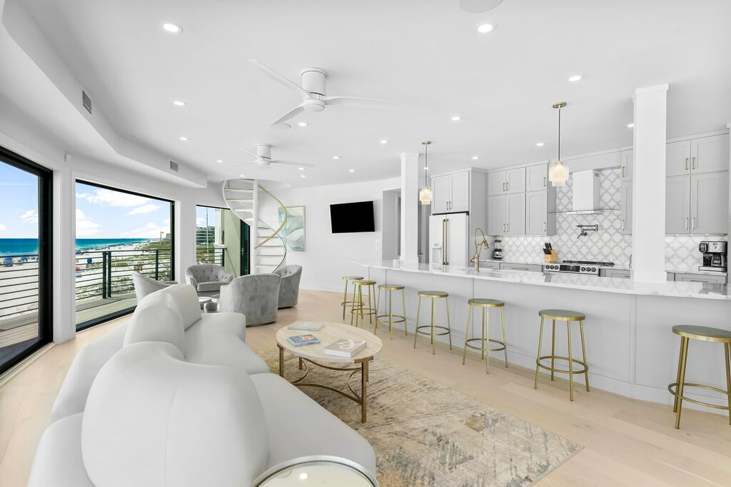 8 House vacation rental located in Destin 1