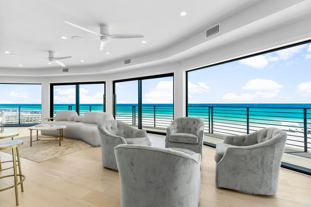8 House vacation rental located in Destin 1