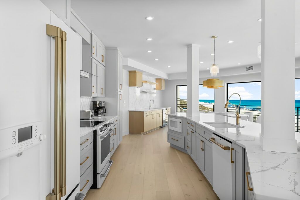 8 House vacation rental located in Destin 1