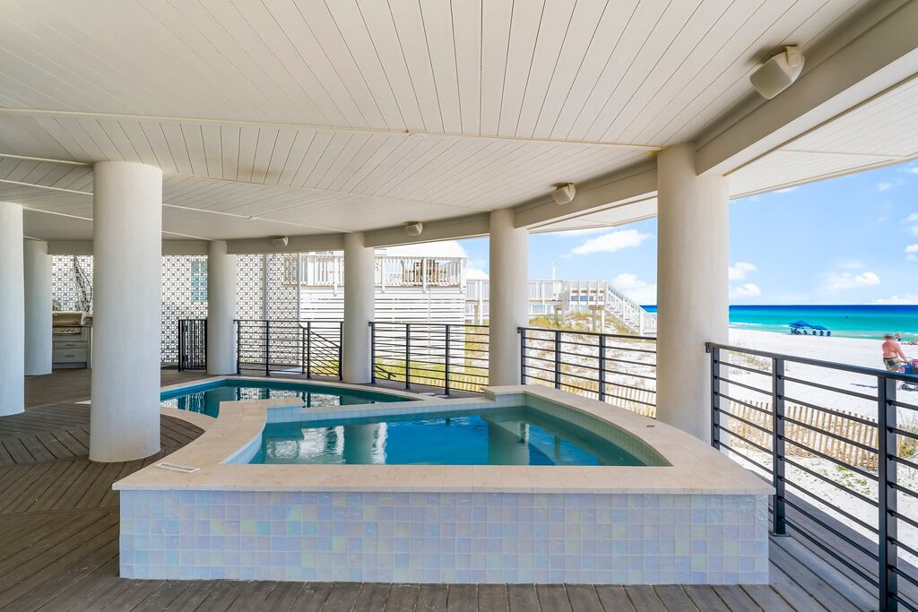 8 House vacation rental located in Destin 1