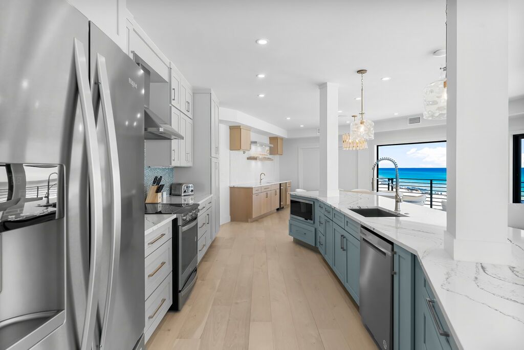 8 House vacation rental located in Destin 1