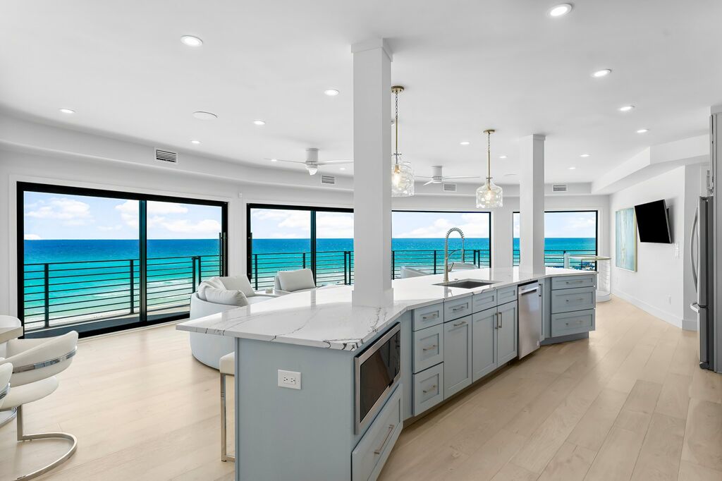 8 House vacation rental located in Destin 1