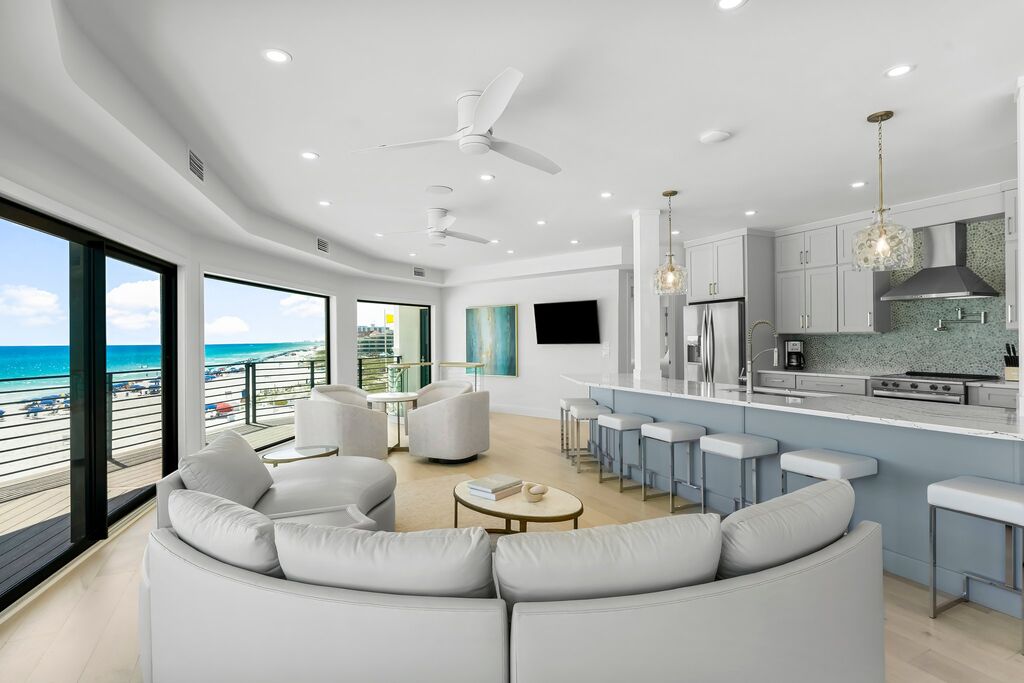 8 House vacation rental located in Destin 1