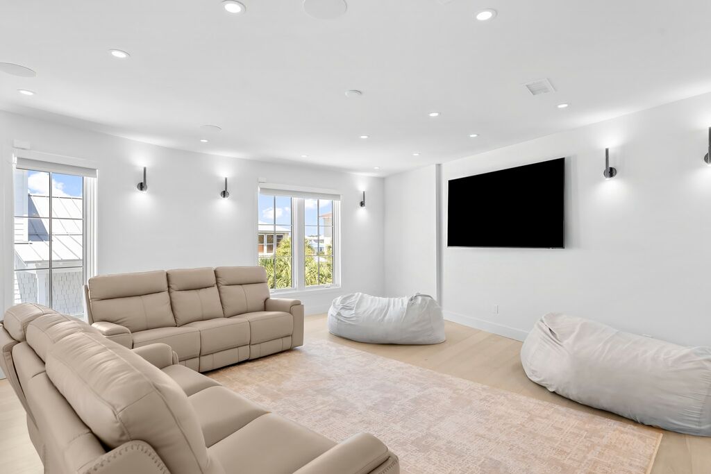 8 House vacation rental located in Destin 1