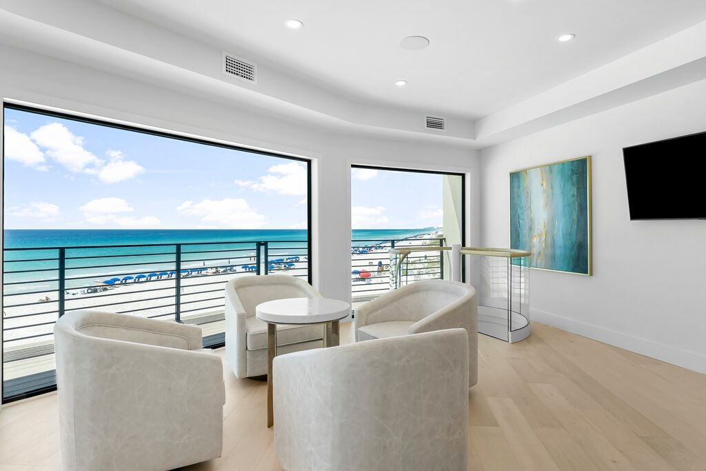 8 House vacation rental located in Destin 1